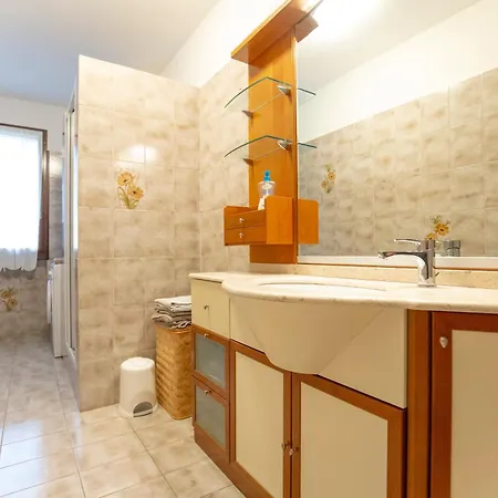 Val Taleggio Nel X8 Persone Con Camino E Wifi Holiday home *